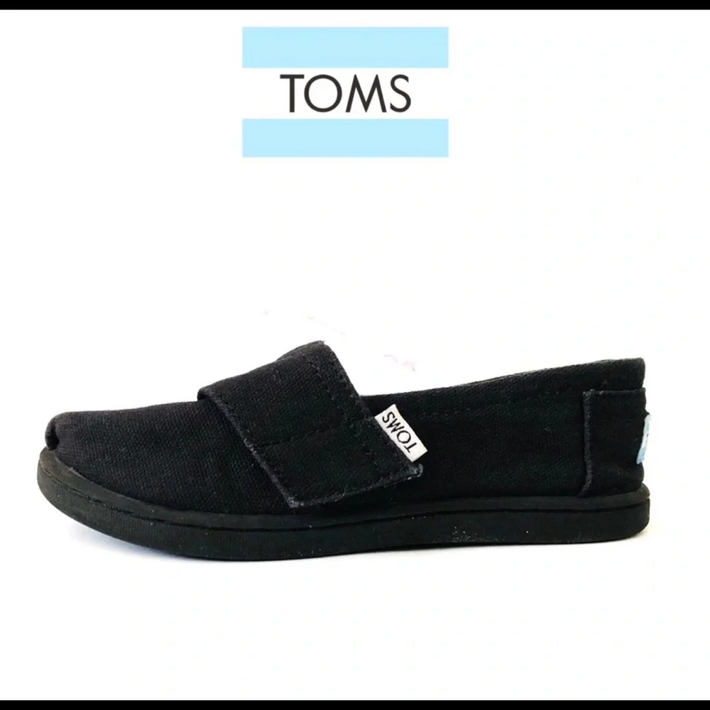 Girl TOMS Shoes